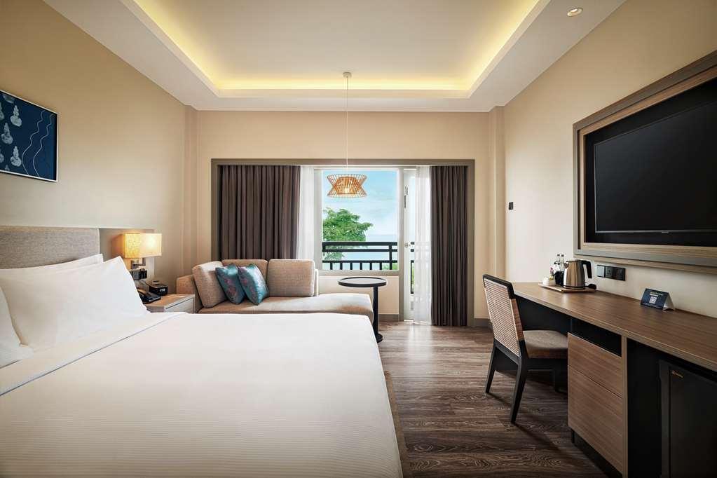 Готель Doubletree By Hilton Damai Laut Лумут Номер фото