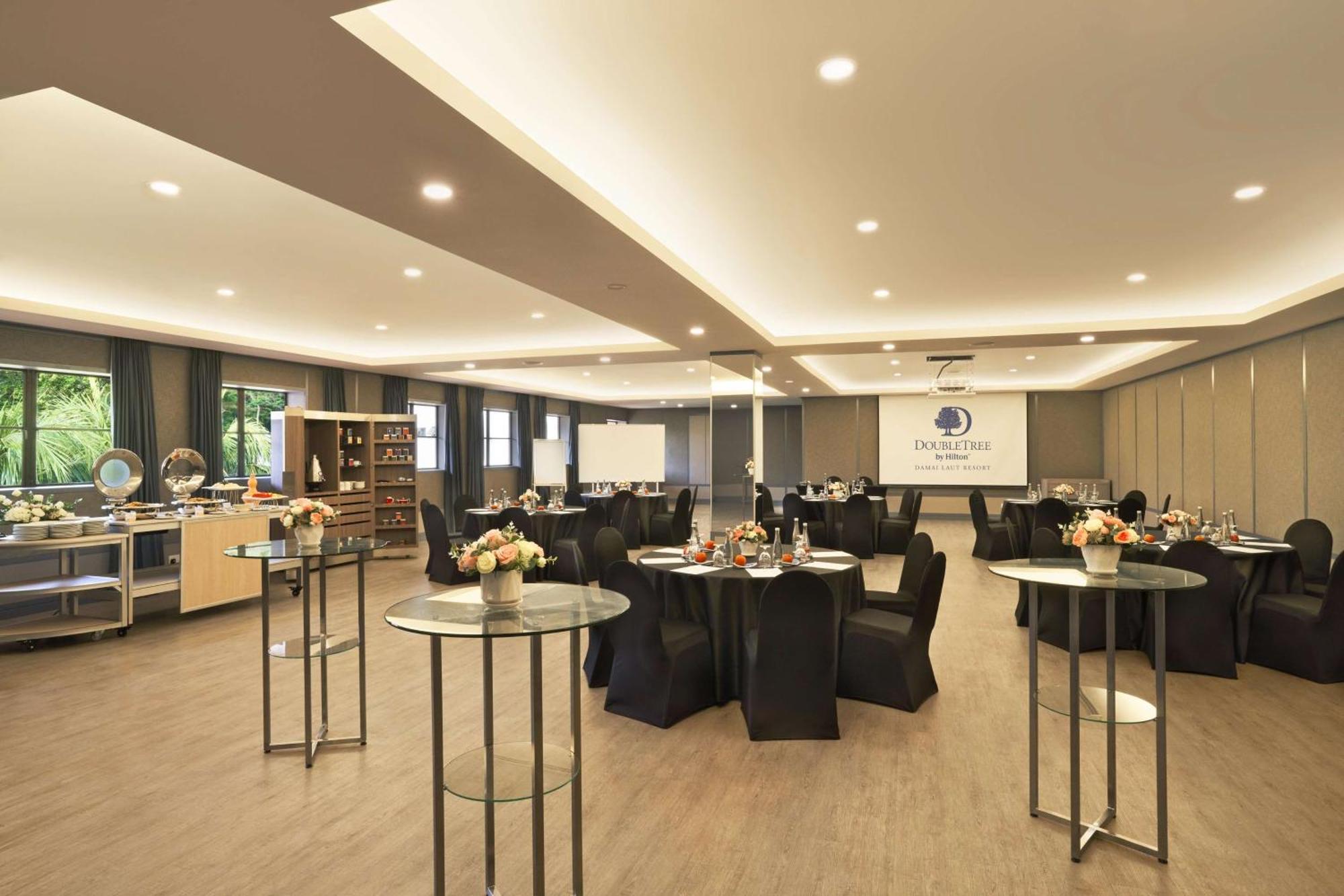Готель Doubletree By Hilton Damai Laut Лумут Екстер'єр фото
