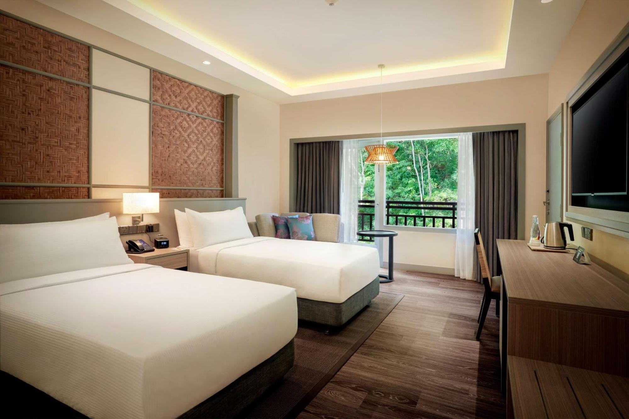 Готель Doubletree By Hilton Damai Laut Лумут Екстер'єр фото