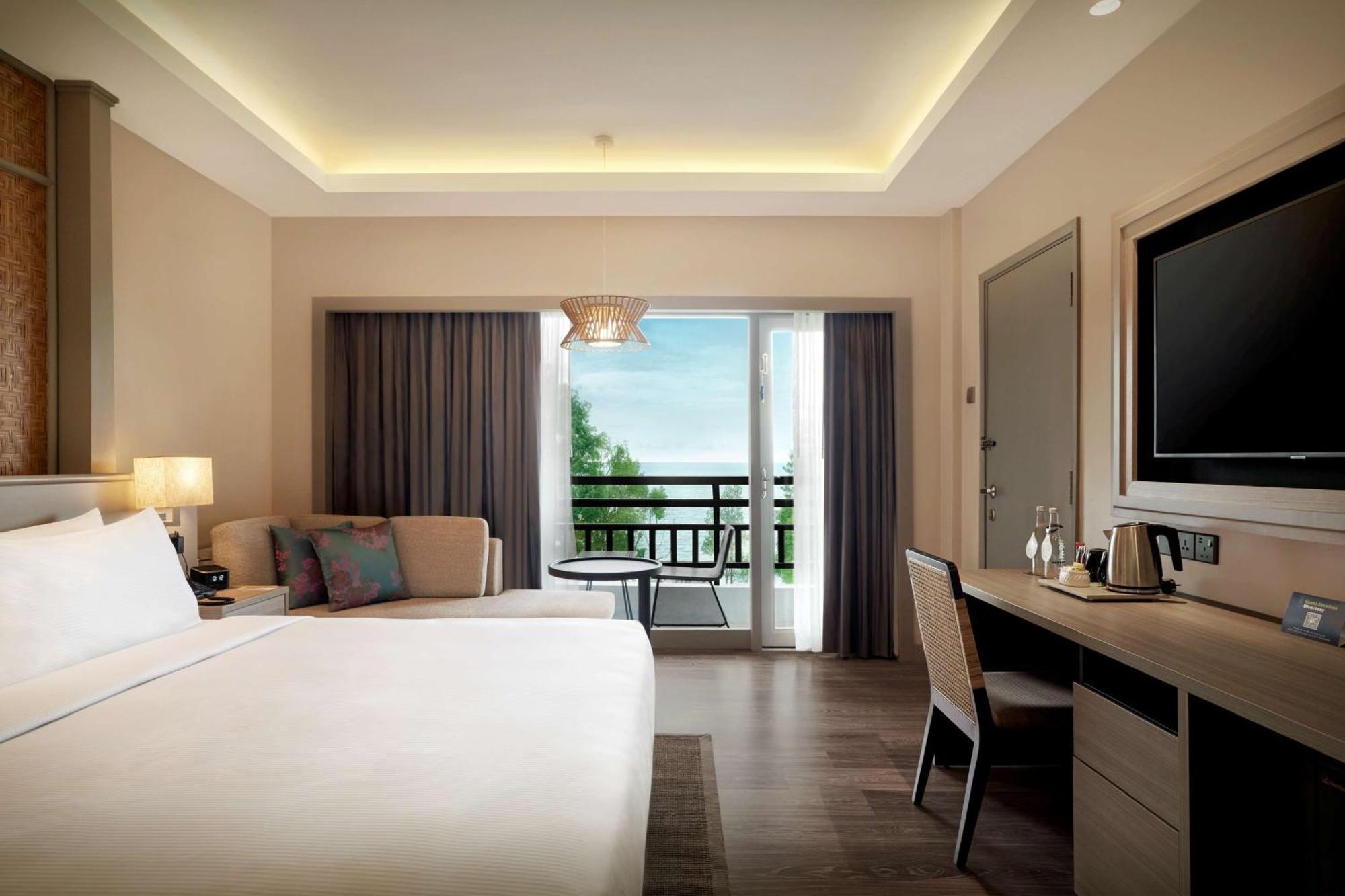 Готель Doubletree By Hilton Damai Laut Лумут Екстер'єр фото
