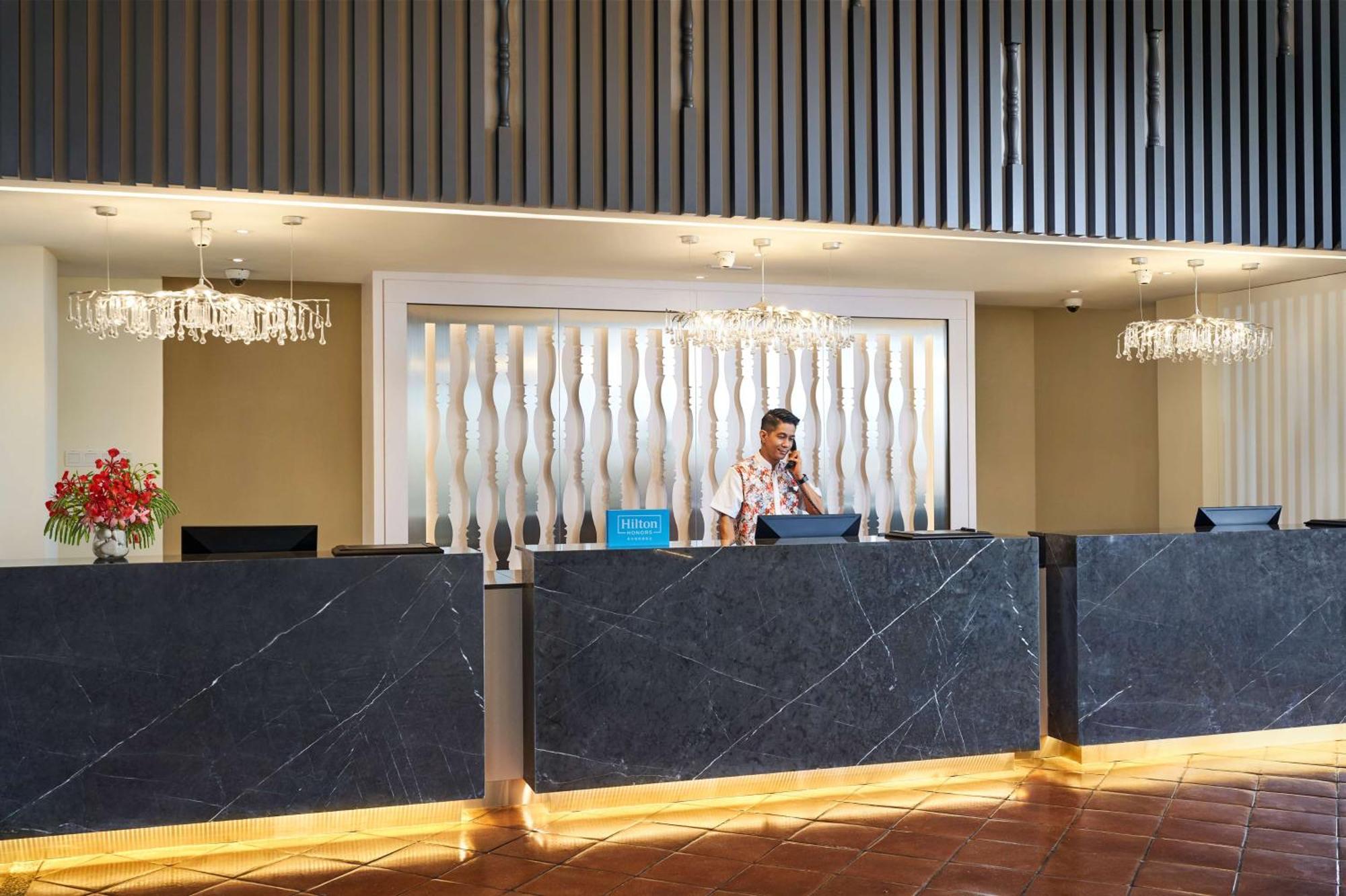 Готель Doubletree By Hilton Damai Laut Лумут Екстер'єр фото
