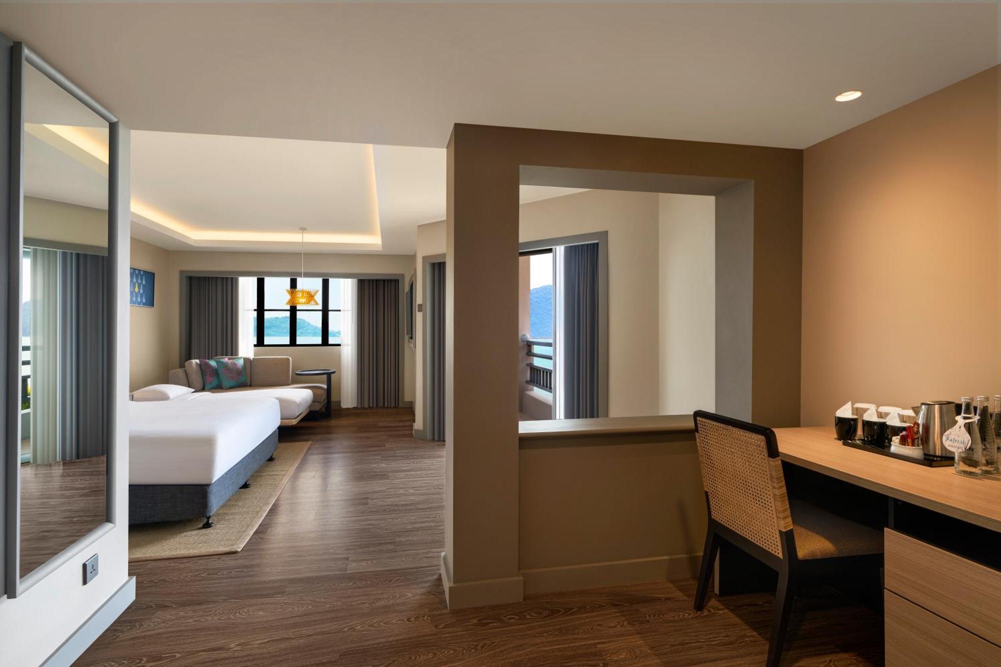 Готель Doubletree By Hilton Damai Laut Лумут Екстер'єр фото